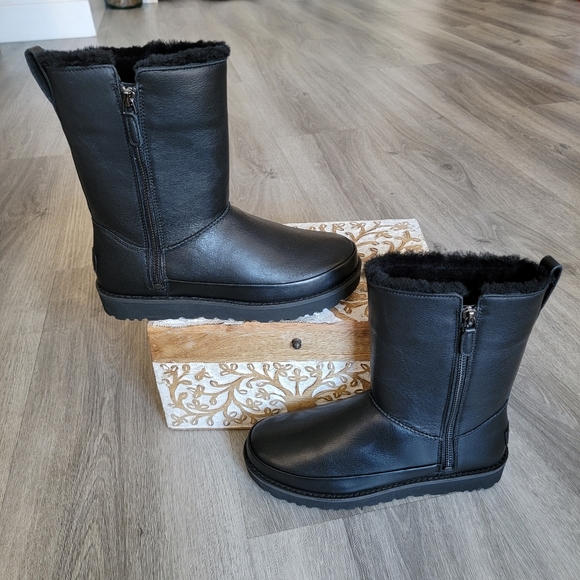 UGG | Shoes | Ugg Classic Zip Short 